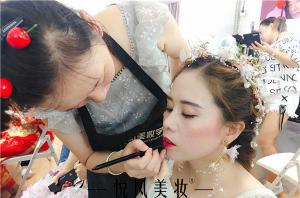 一所好的化妆学校的标准
