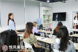 在武汉零基础学化妆要多久？