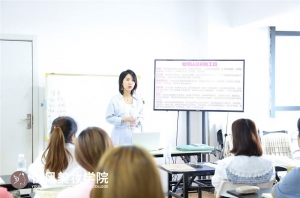 化妆学校怎么选？