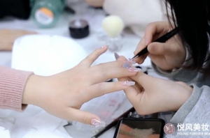 闺蜜因我学美甲翻脸？人性真相：过得好是“冒犯”（一）