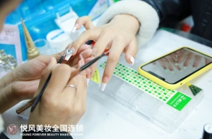 同样是打工，为啥她靠下班做美甲多赚一倍？（二）