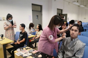 在悦风美妆学院，打造属于你的美丽事业