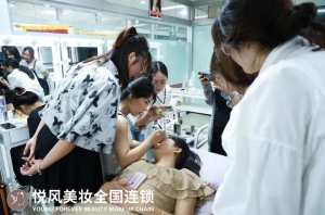 化妆小白如何快速入门？选悦风美妆学院师资强