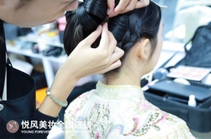 学化妆，选悦风美妆学院的理由！