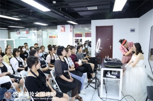 学化妆别盲选！亲测悦风美妆学院，优缺点全公开