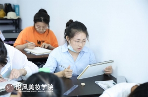 三所化妆培训机构从入学到就业，全程服务更贴心