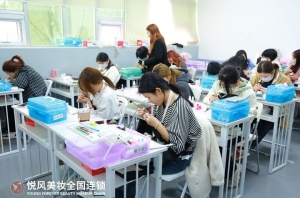 化妆学校选校指南，避开这些坑新手不走弯路
